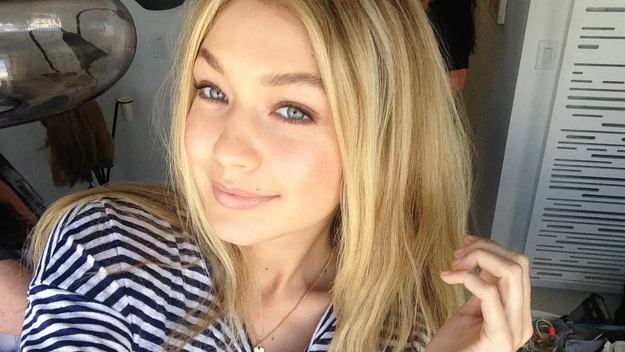 gigi-hadid-victorias-secret-pink-01.webp